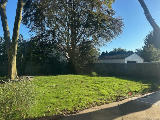 12 Grafton Street, Greenlawn, NY 11740