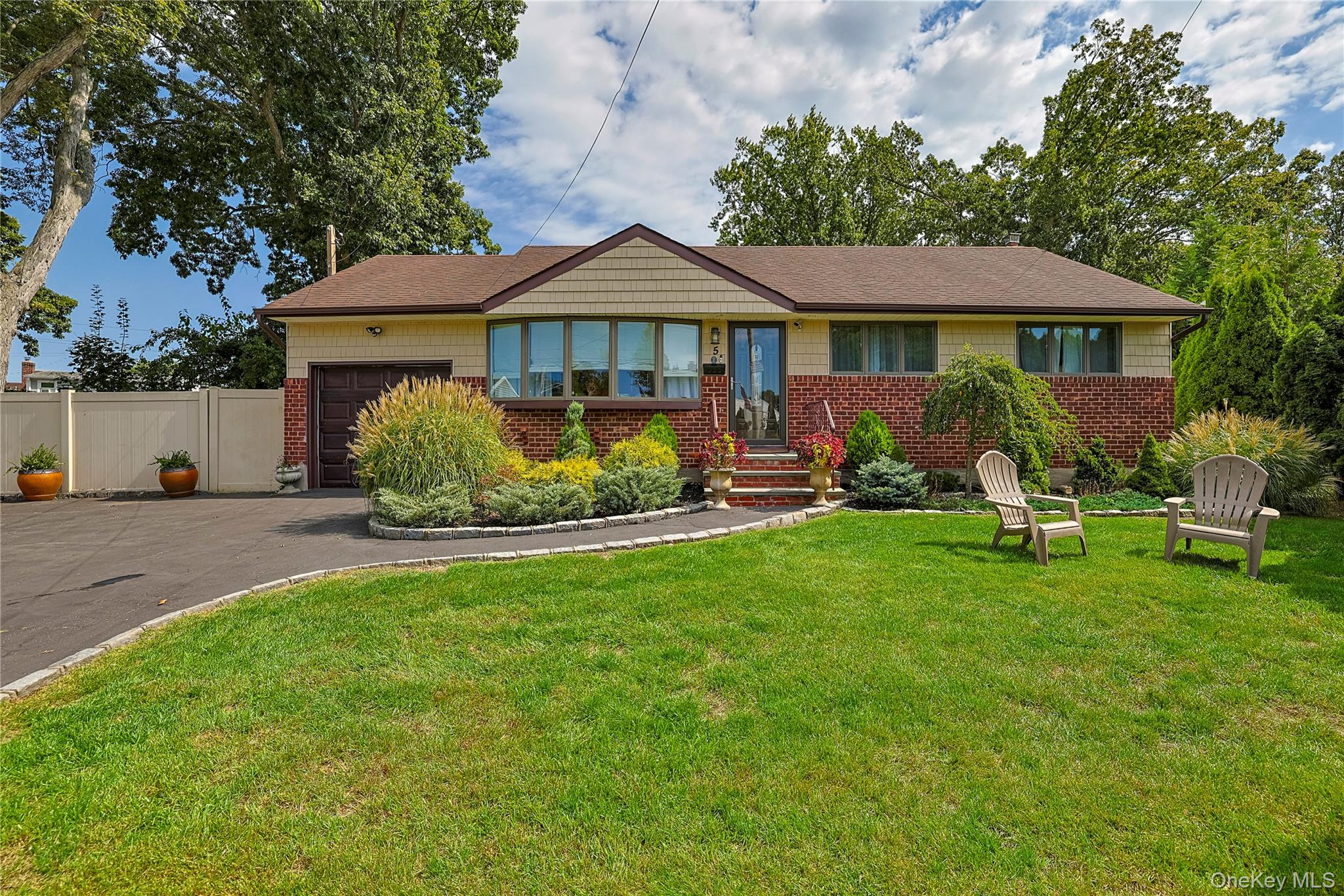 5 Evelyn Court, Massapequa, NY 11758