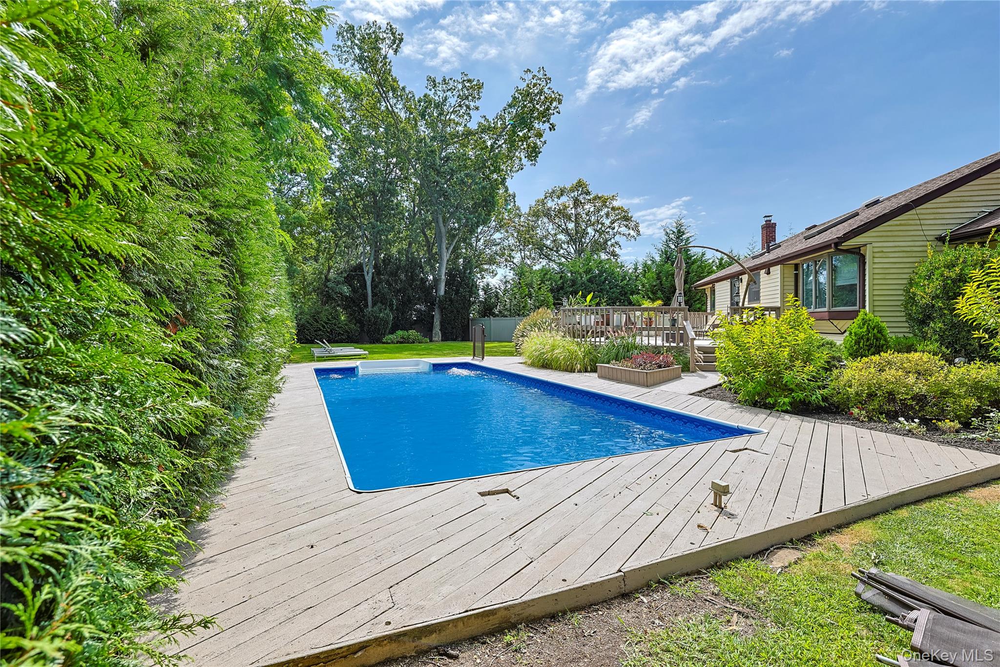 5 Evelyn Court, Massapequa, NY 11758