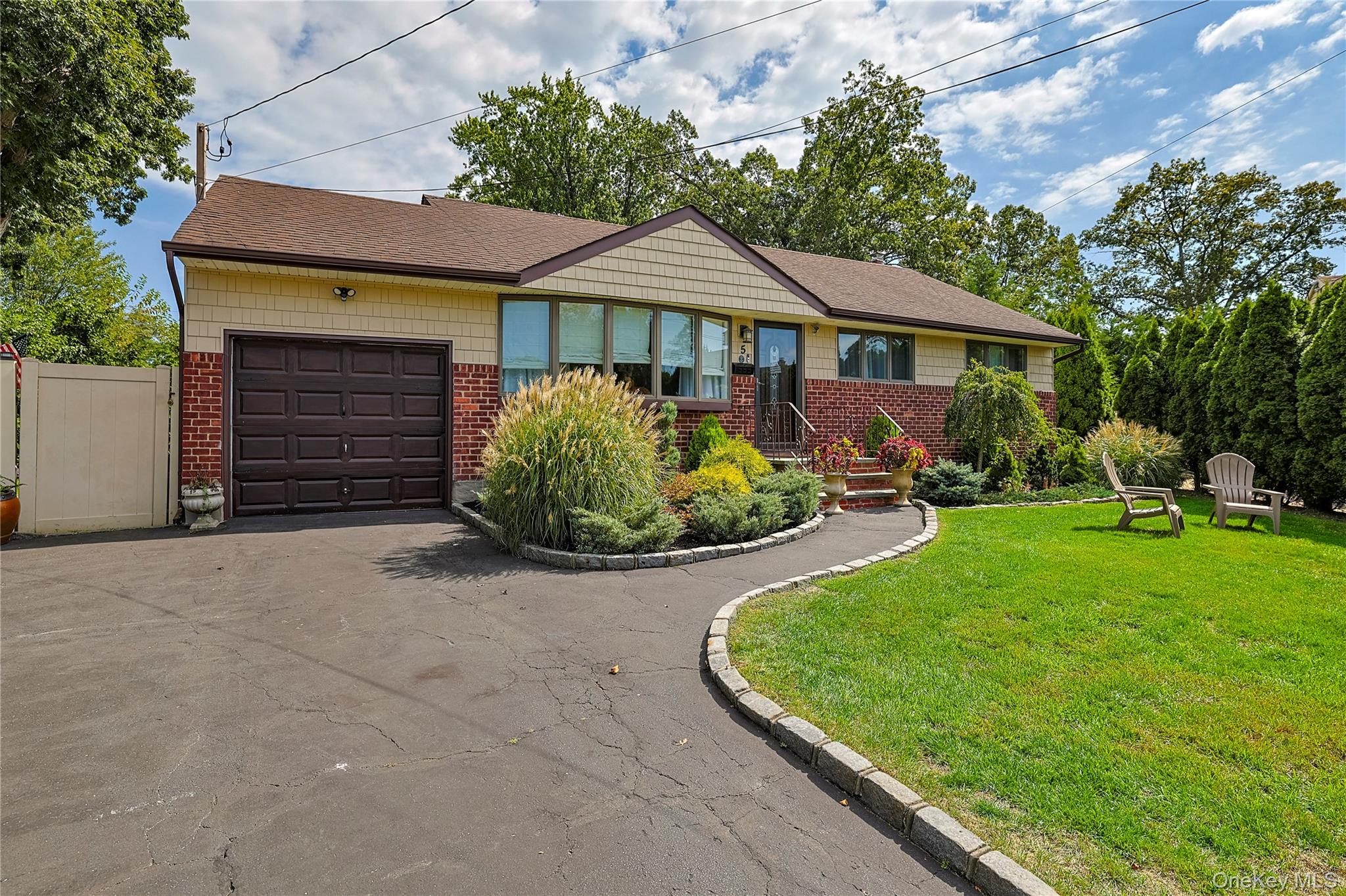 5 Evelyn Court, Massapequa, NY 11758