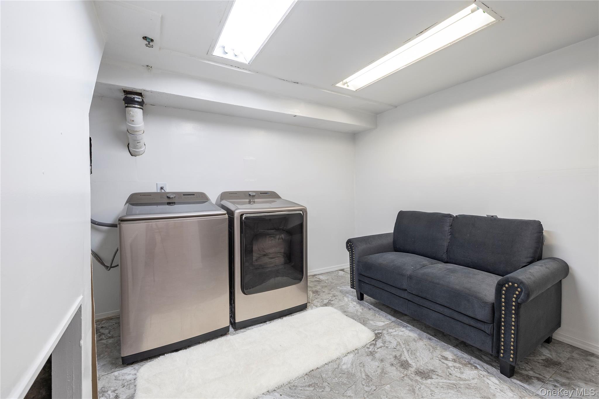 5 Evelyn Court, Massapequa, NY 11758