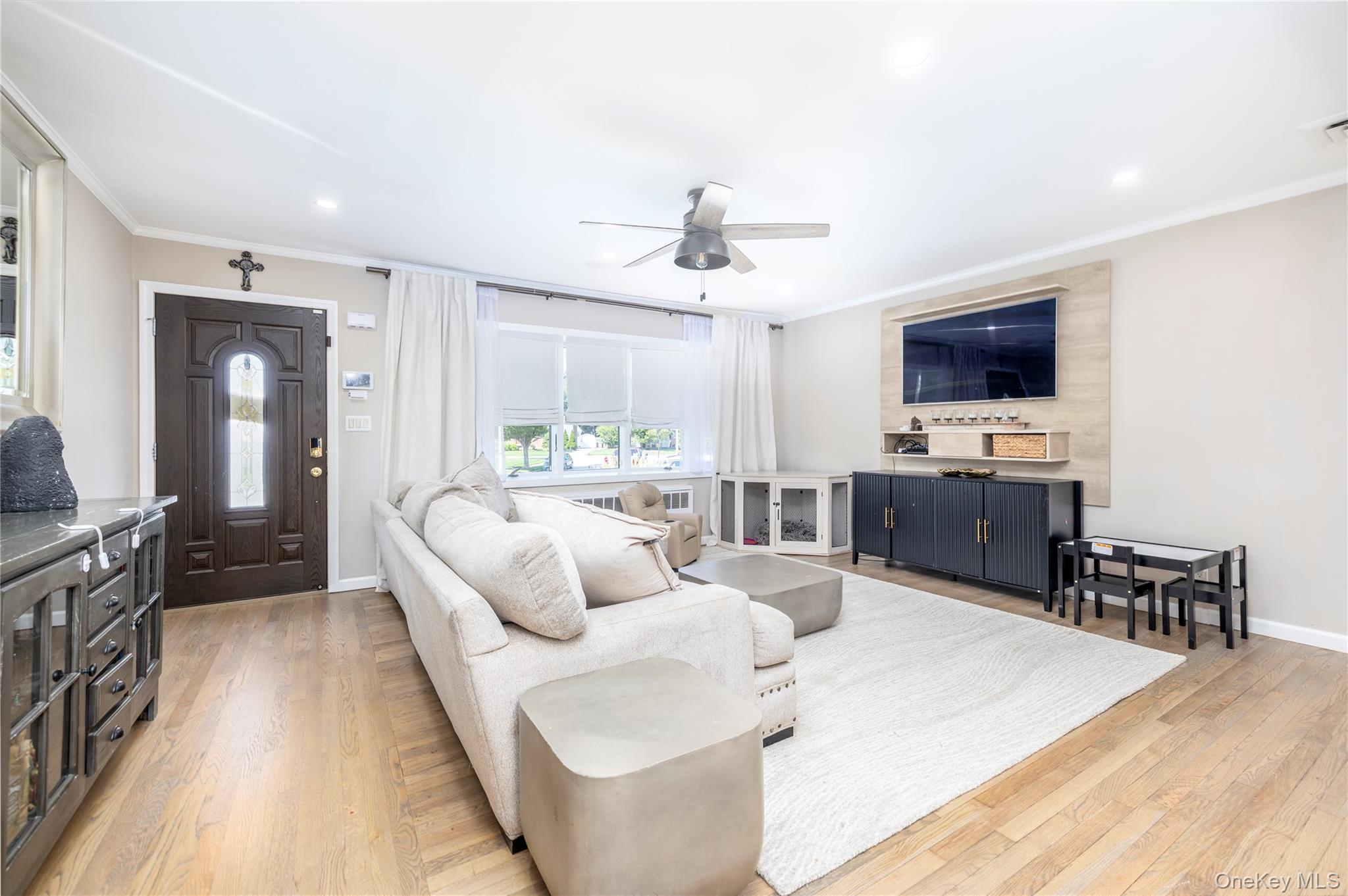 5 Evelyn Court, Massapequa, NY 11758