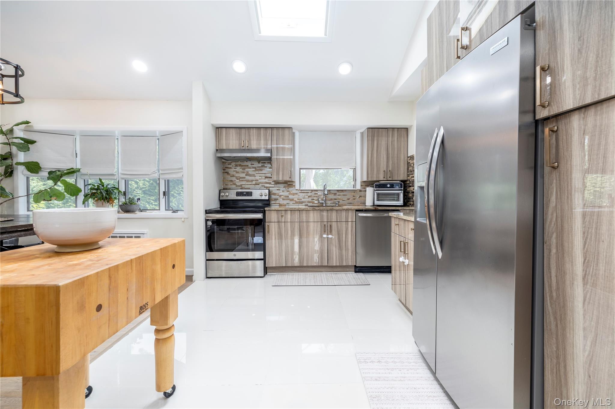 5 Evelyn Court, Massapequa, NY 11758