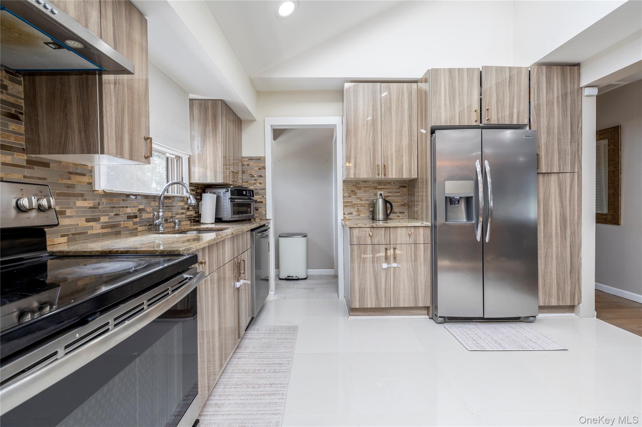 5 Evelyn Court, Massapequa, NY 11758