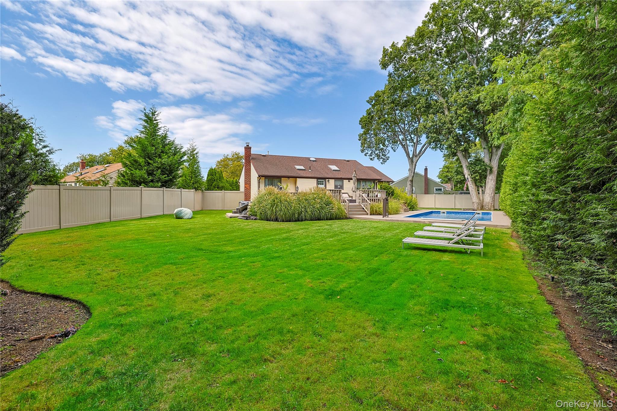 5 Evelyn Court, Massapequa, NY 11758