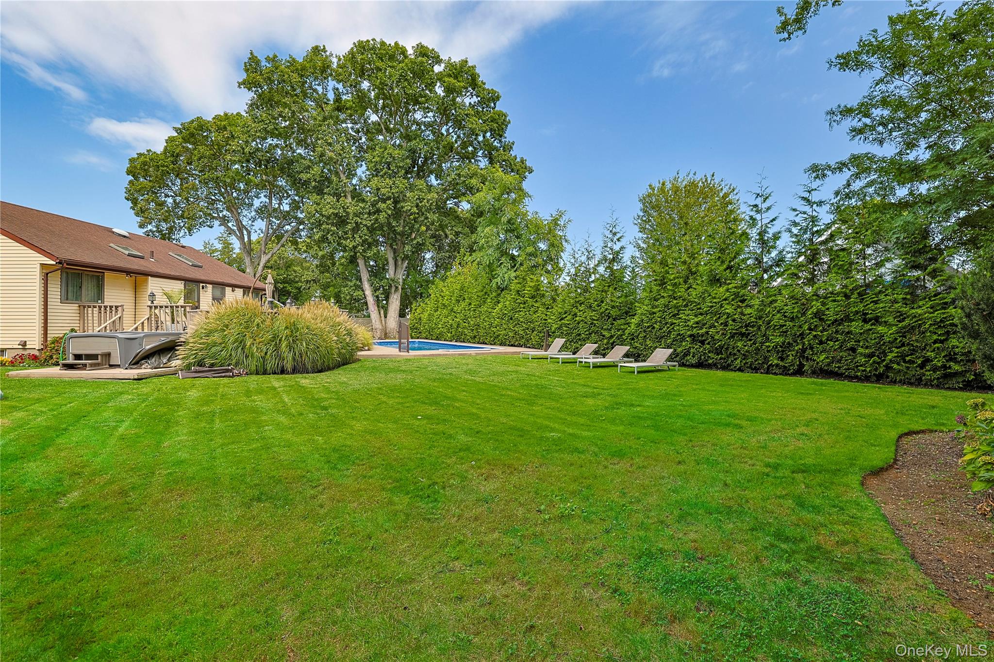 5 Evelyn Court, Massapequa, NY 11758