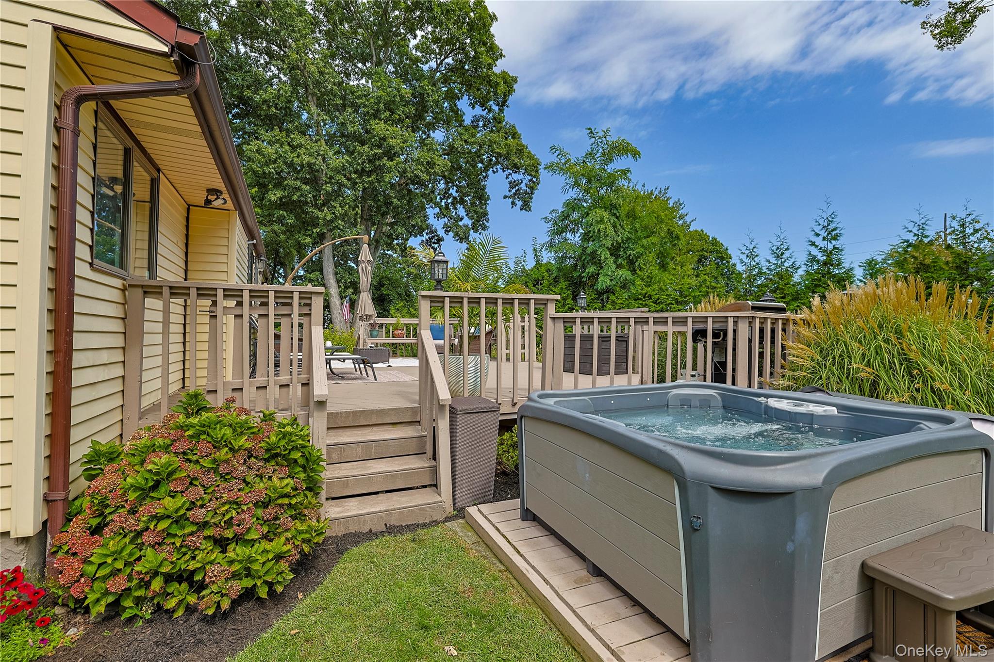 5 Evelyn Court, Massapequa, NY 11758