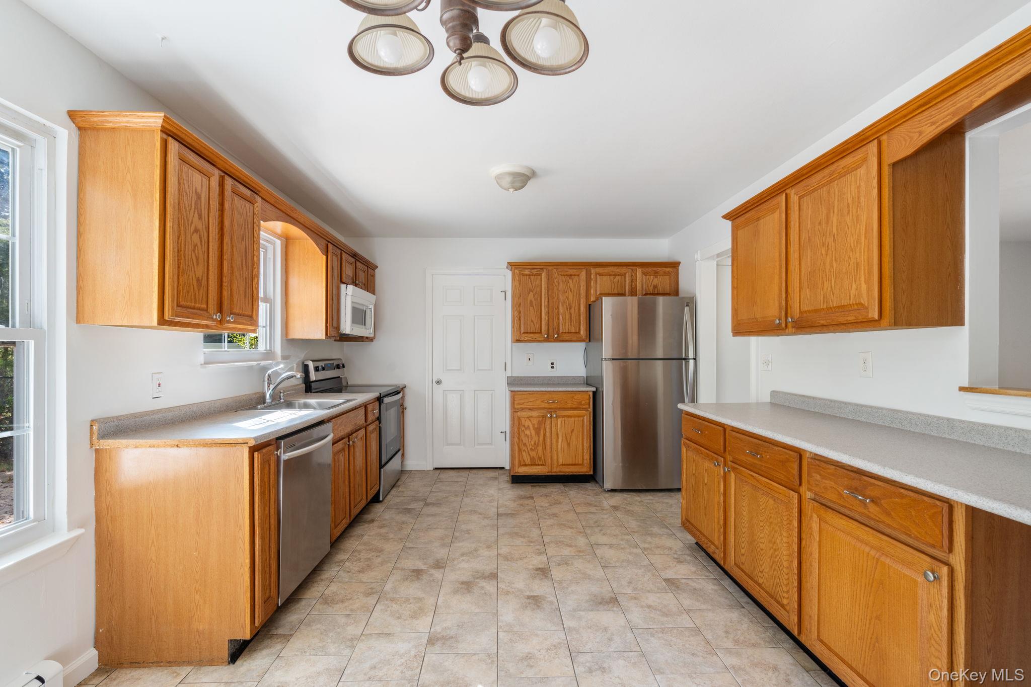 40 Scenic Hills Drive, Ridge, NY 11961