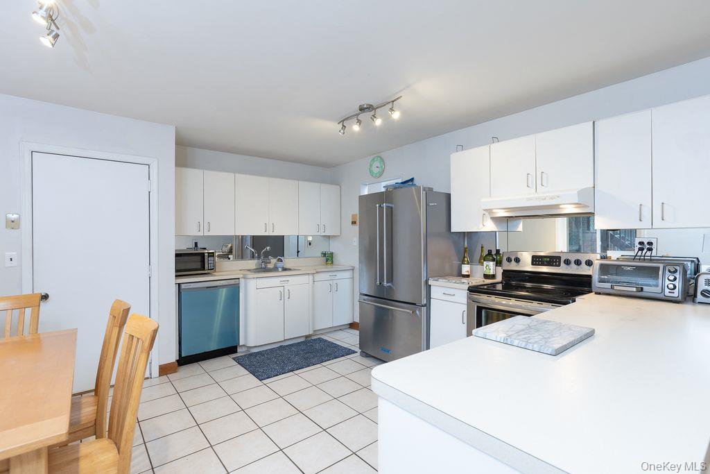 473 Sleepy Hollow Drive, Shirley, NY 11967