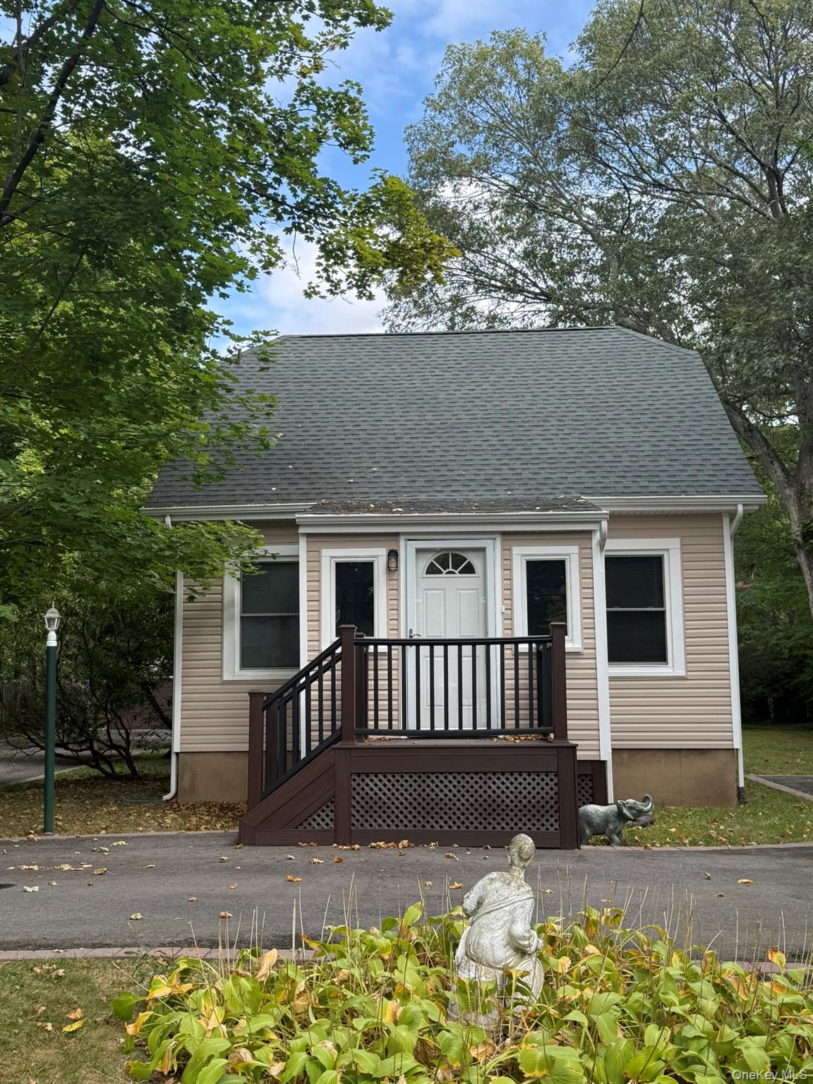 16 Stratford Avenue, Greenlawn, NY 11740