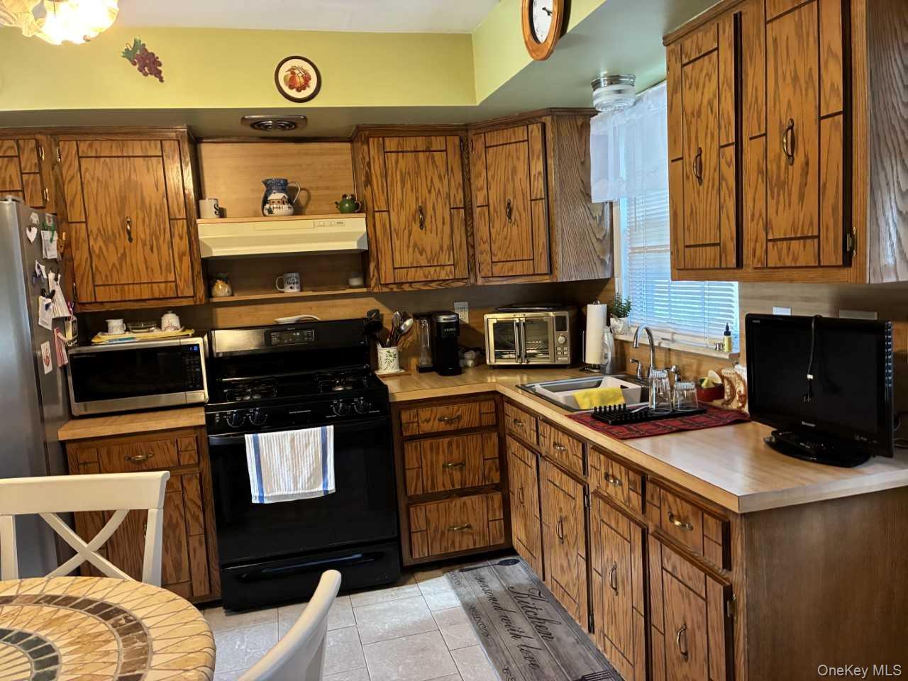 123 Hawthorne Street, Mastic, NY 11950