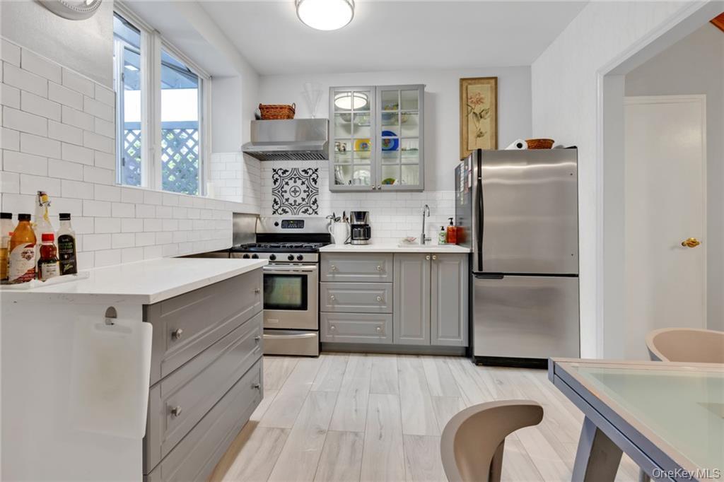 82 W End Avenue, Brooklyn, NY 11235