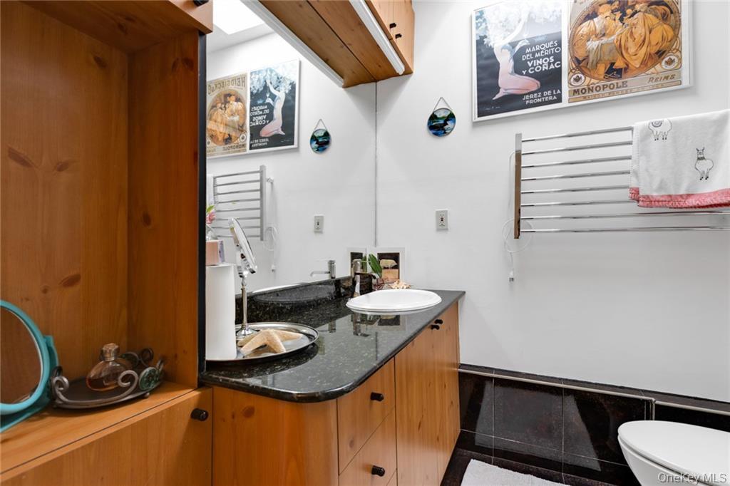 82 W End Avenue, Brooklyn, NY 11235