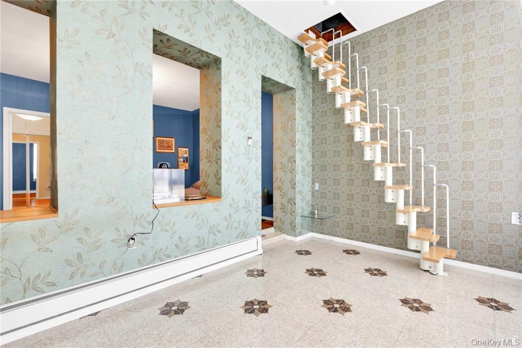 82 W End Avenue, Brooklyn, NY 11235