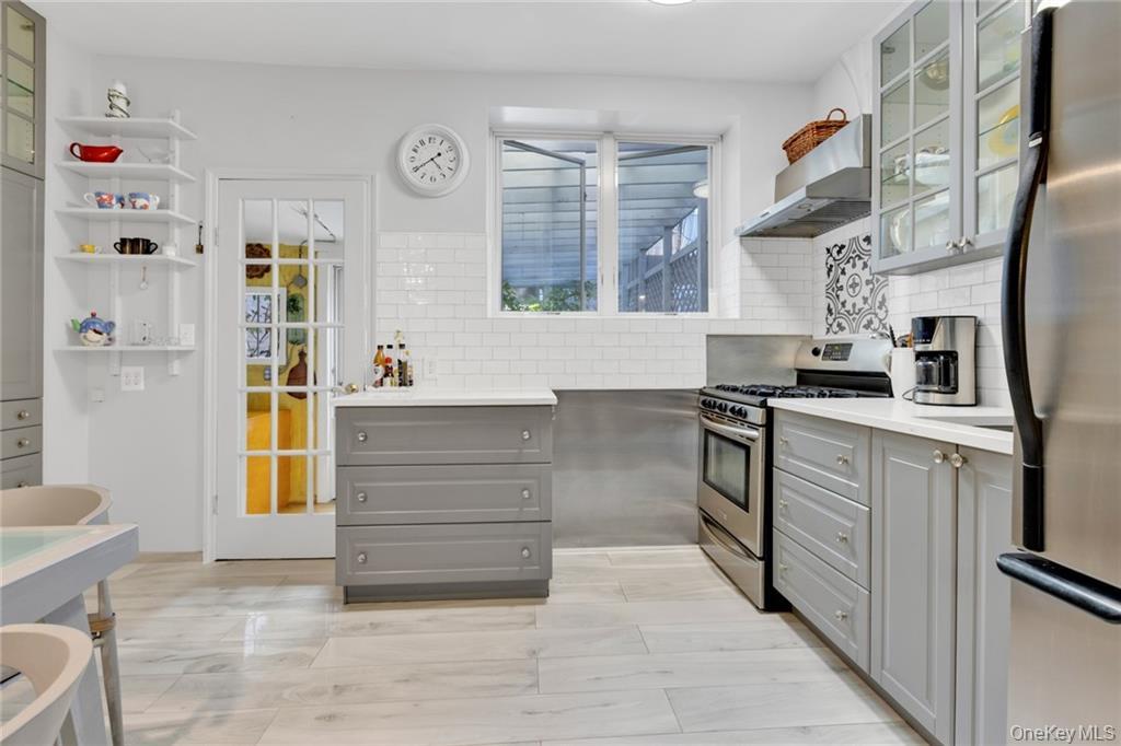 82 W End Avenue, Brooklyn, NY 11235