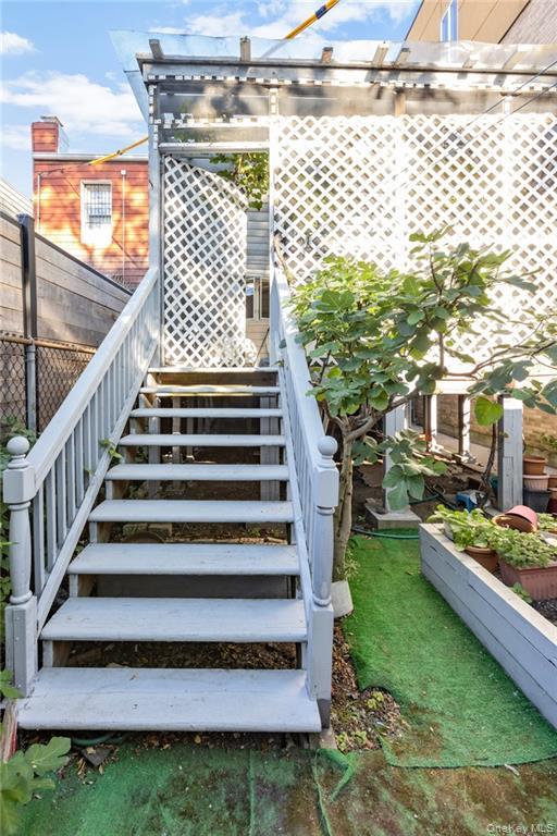 82 W End Avenue, Brooklyn, NY 11235