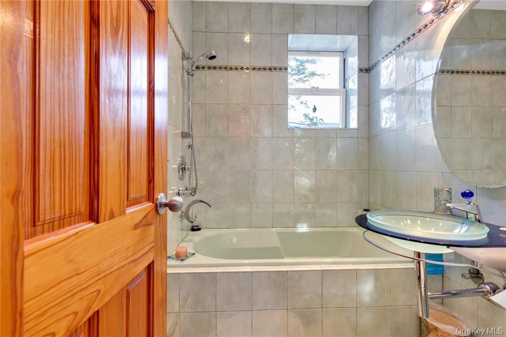 82 W End Avenue, Brooklyn, NY 11235