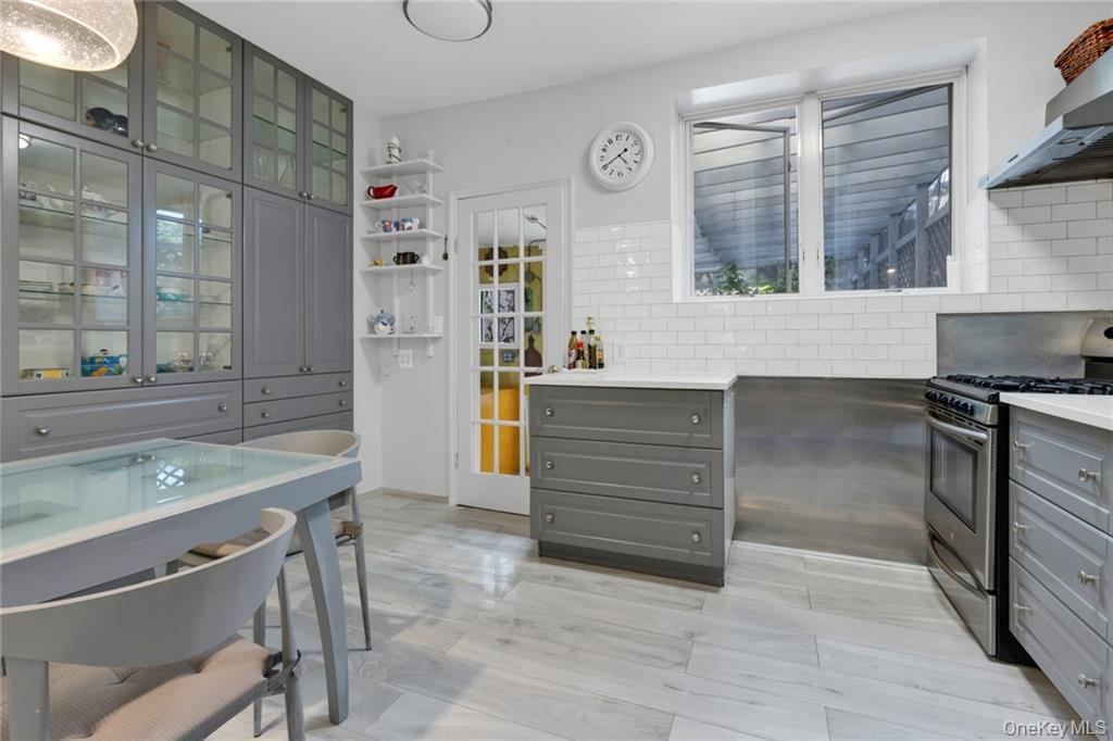 82 W End Avenue, Brooklyn, NY 11235