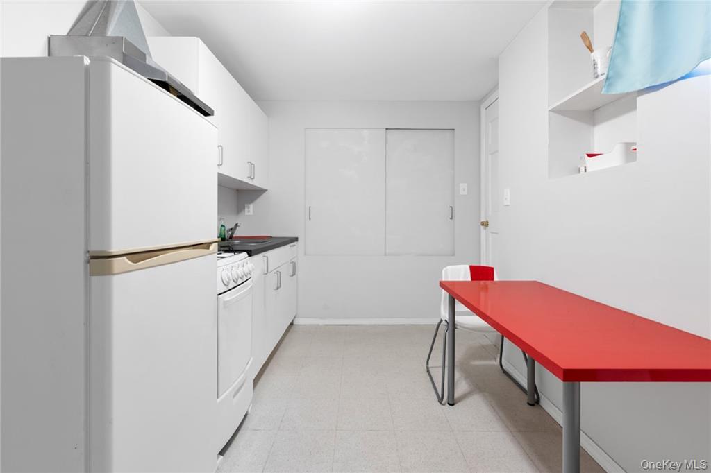 82 W End Avenue, Brooklyn, NY 11235