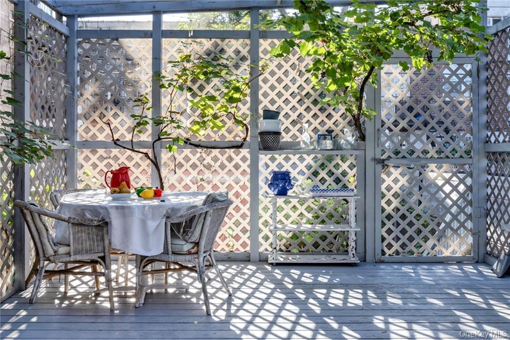 82 W End Avenue, Brooklyn, NY 11235