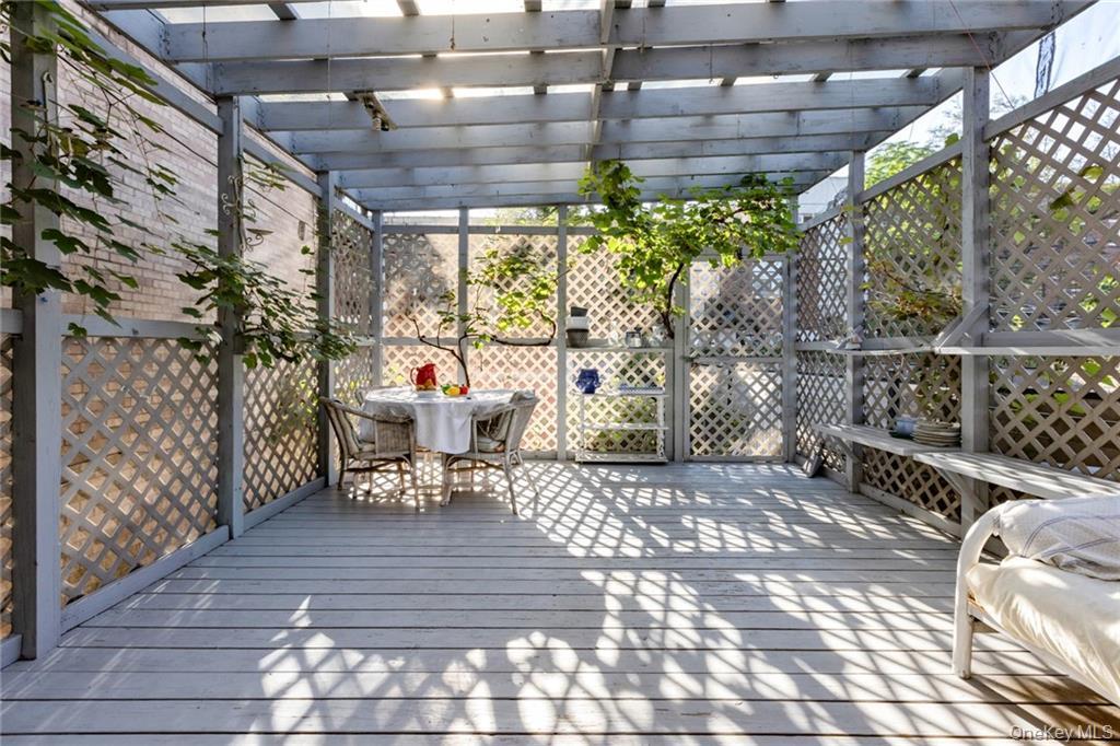 82 W End Avenue, Brooklyn, NY 11235