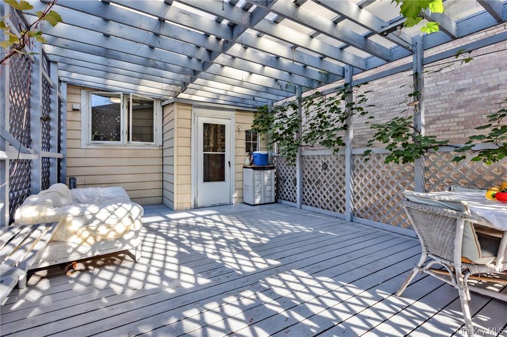 82 W End Avenue, Brooklyn, NY 11235