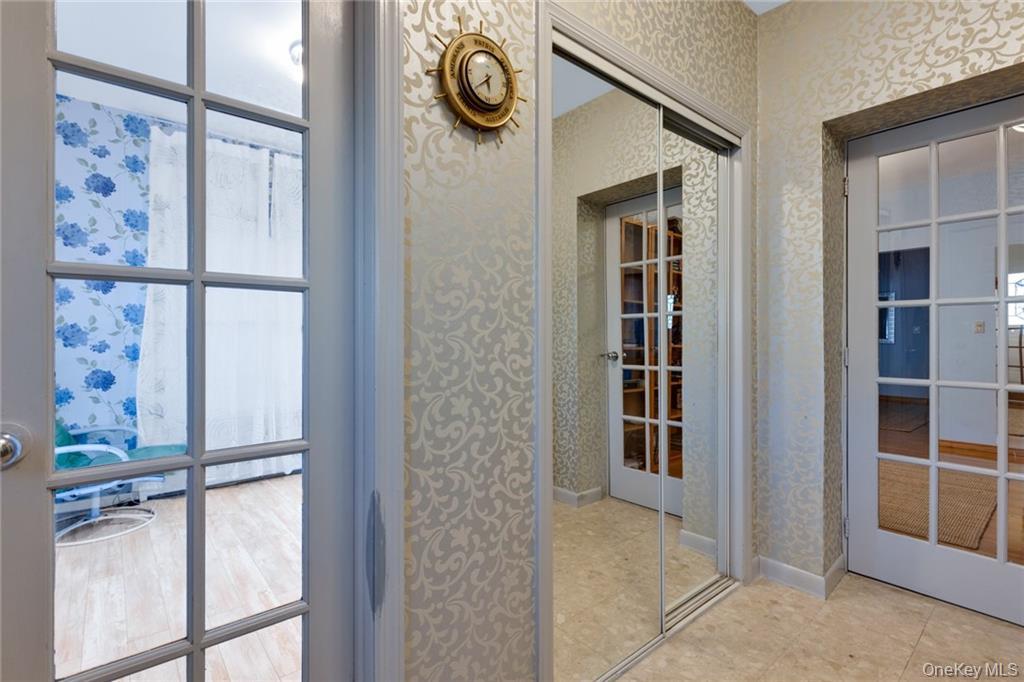 82 W End Avenue, Brooklyn, NY 11235