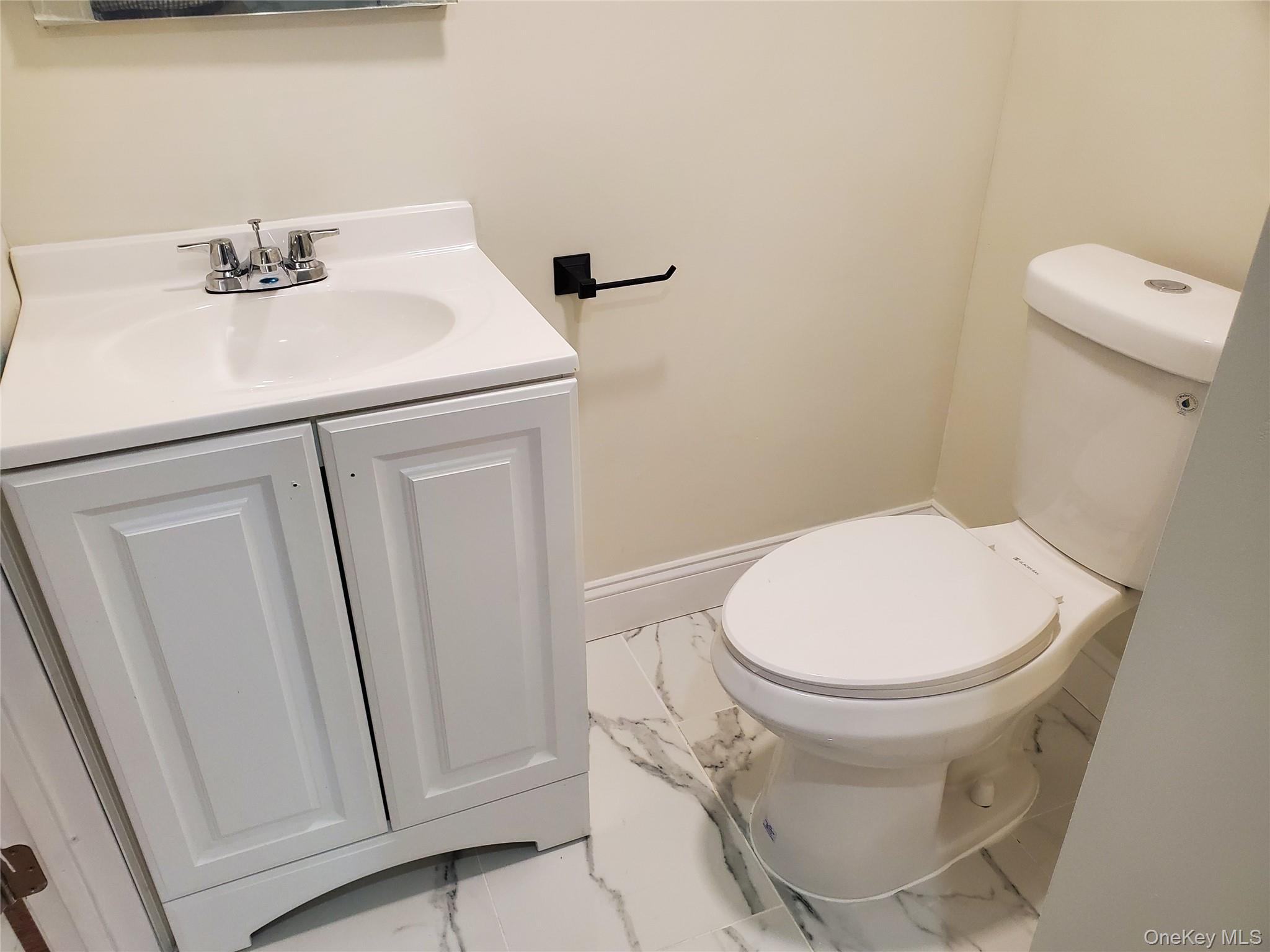 31 W Marine Avenue, Lindenhurst, NY 11757