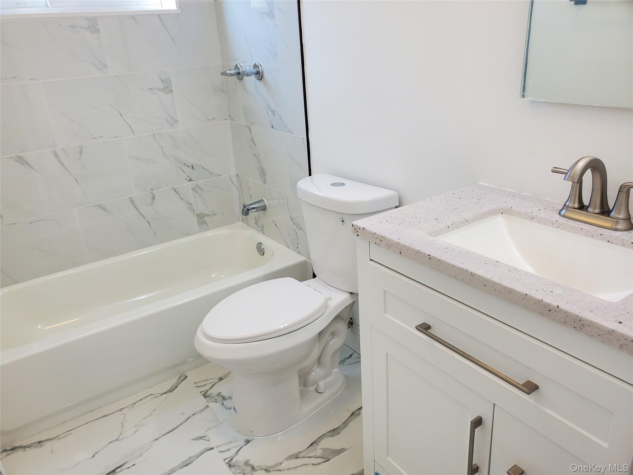 31 W Marine Avenue, Lindenhurst, NY 11757