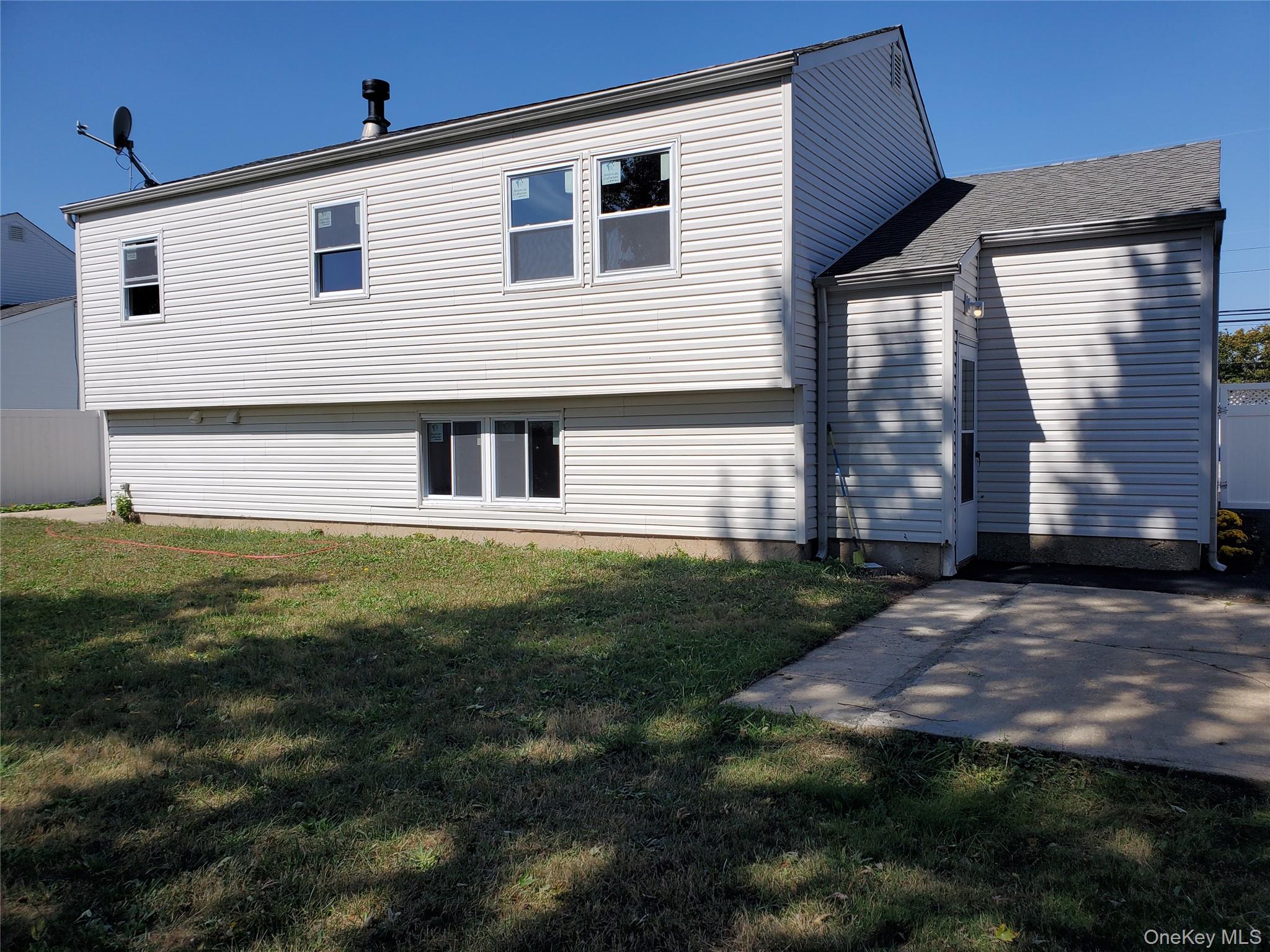 31 W Marine Avenue, Lindenhurst, NY 11757