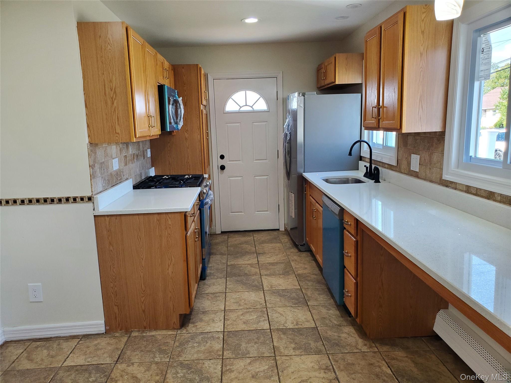 31 W Marine Avenue, Lindenhurst, NY 11757