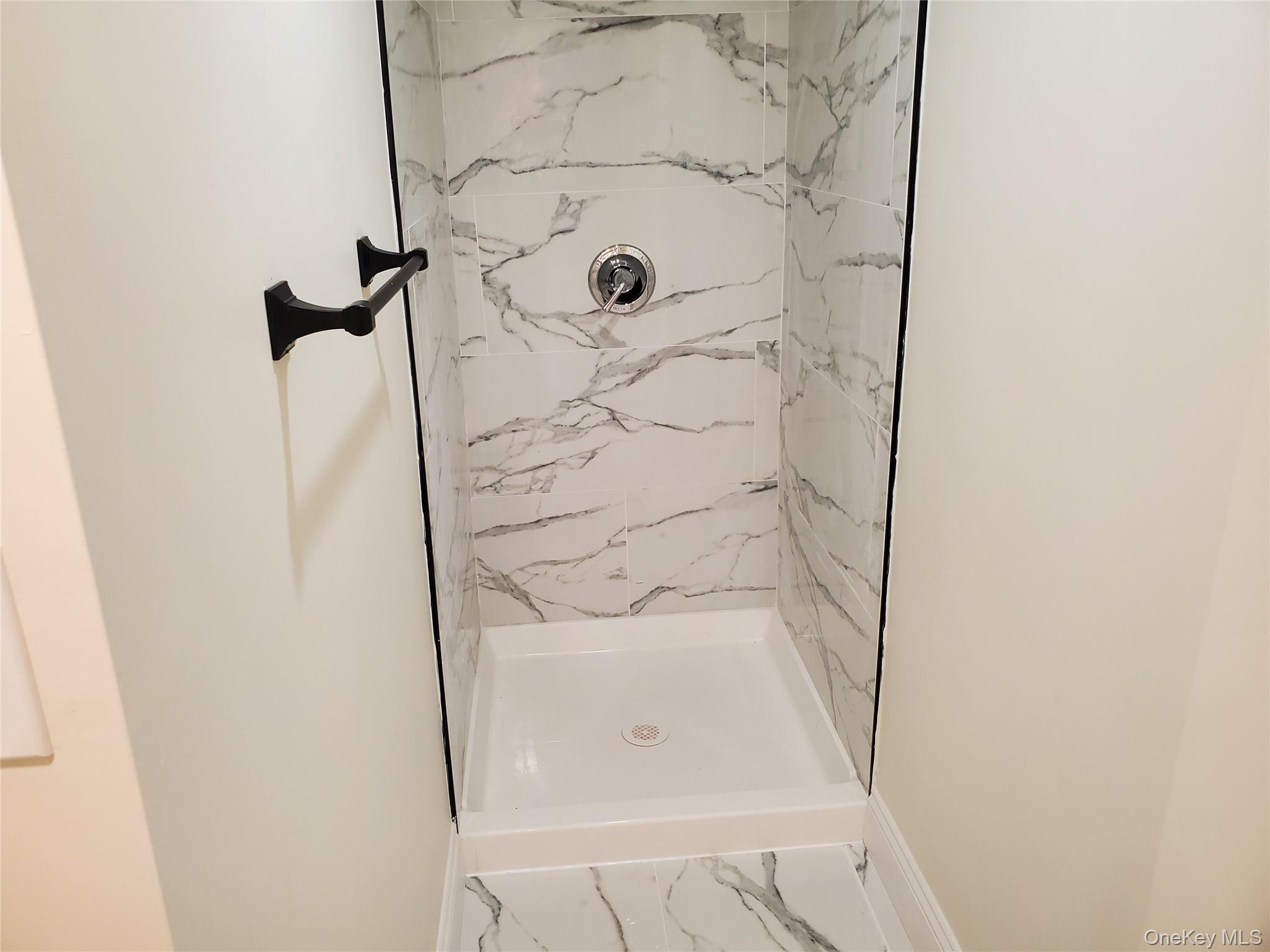 31 W Marine Avenue, Lindenhurst, NY 11757