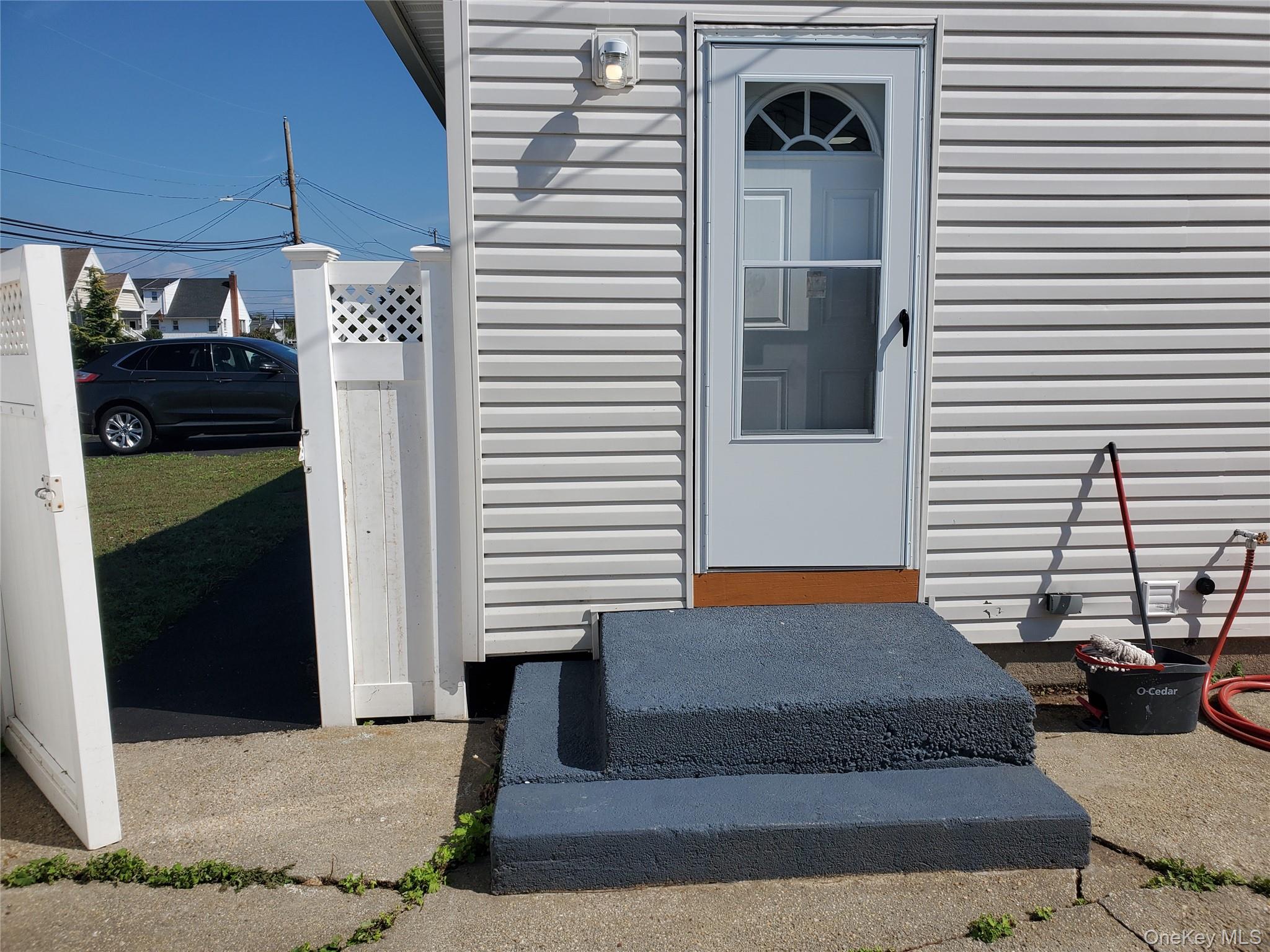 31 W Marine Avenue, Lindenhurst, NY 11757