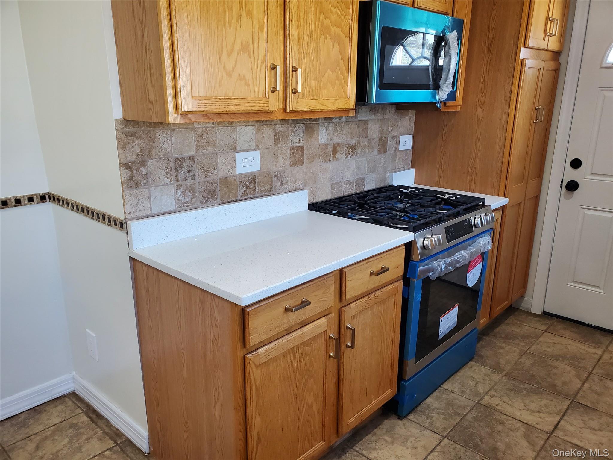 31 W Marine Avenue, Lindenhurst, NY 11757