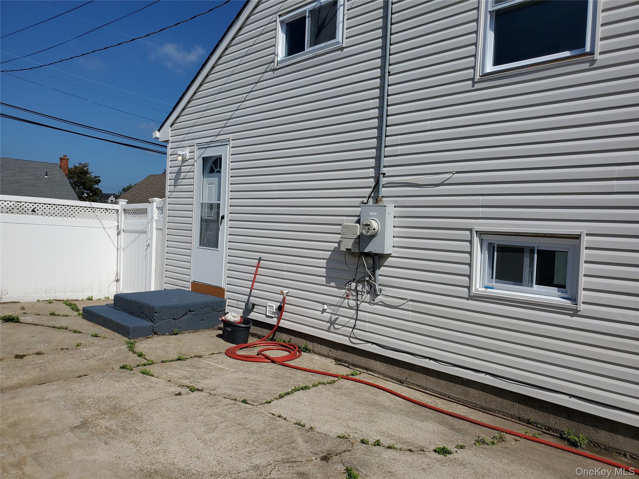 31 W Marine Avenue, Lindenhurst, NY 11757