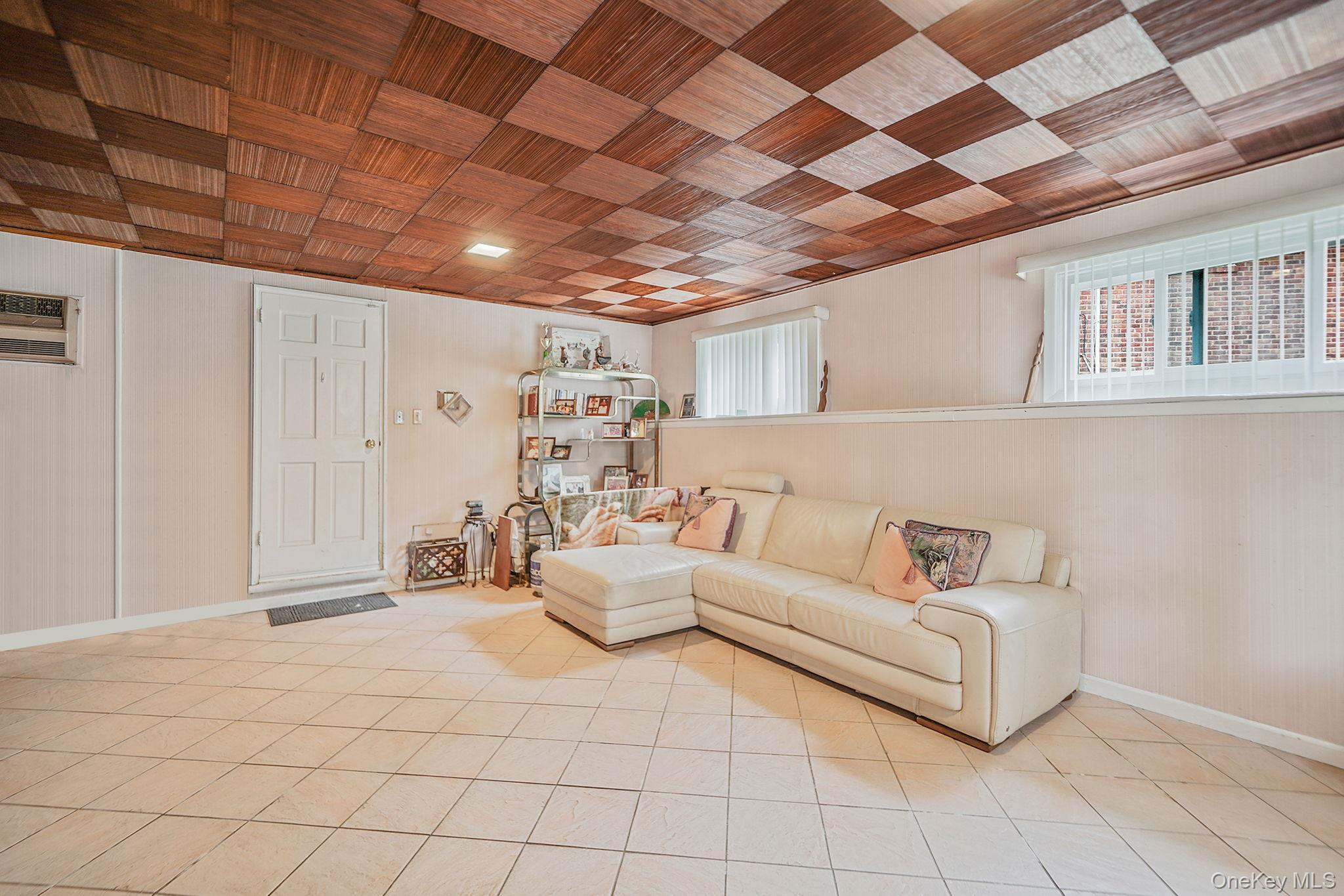 7 Wilbur Lane, Roosevelt, NY 11575