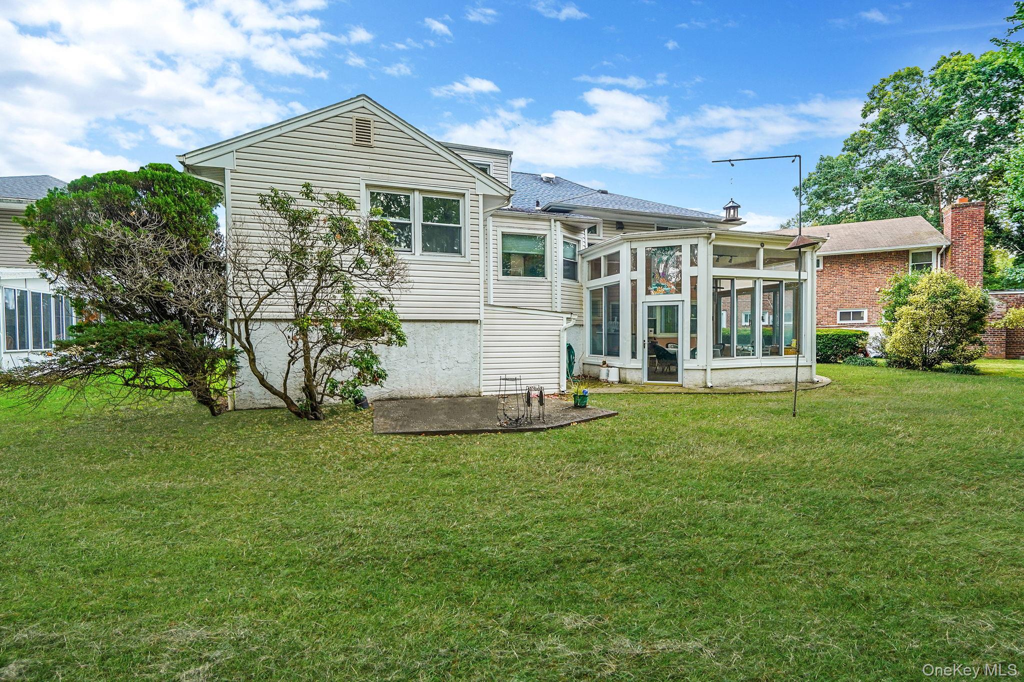 7 Wilbur Lane, Roosevelt, NY 11575