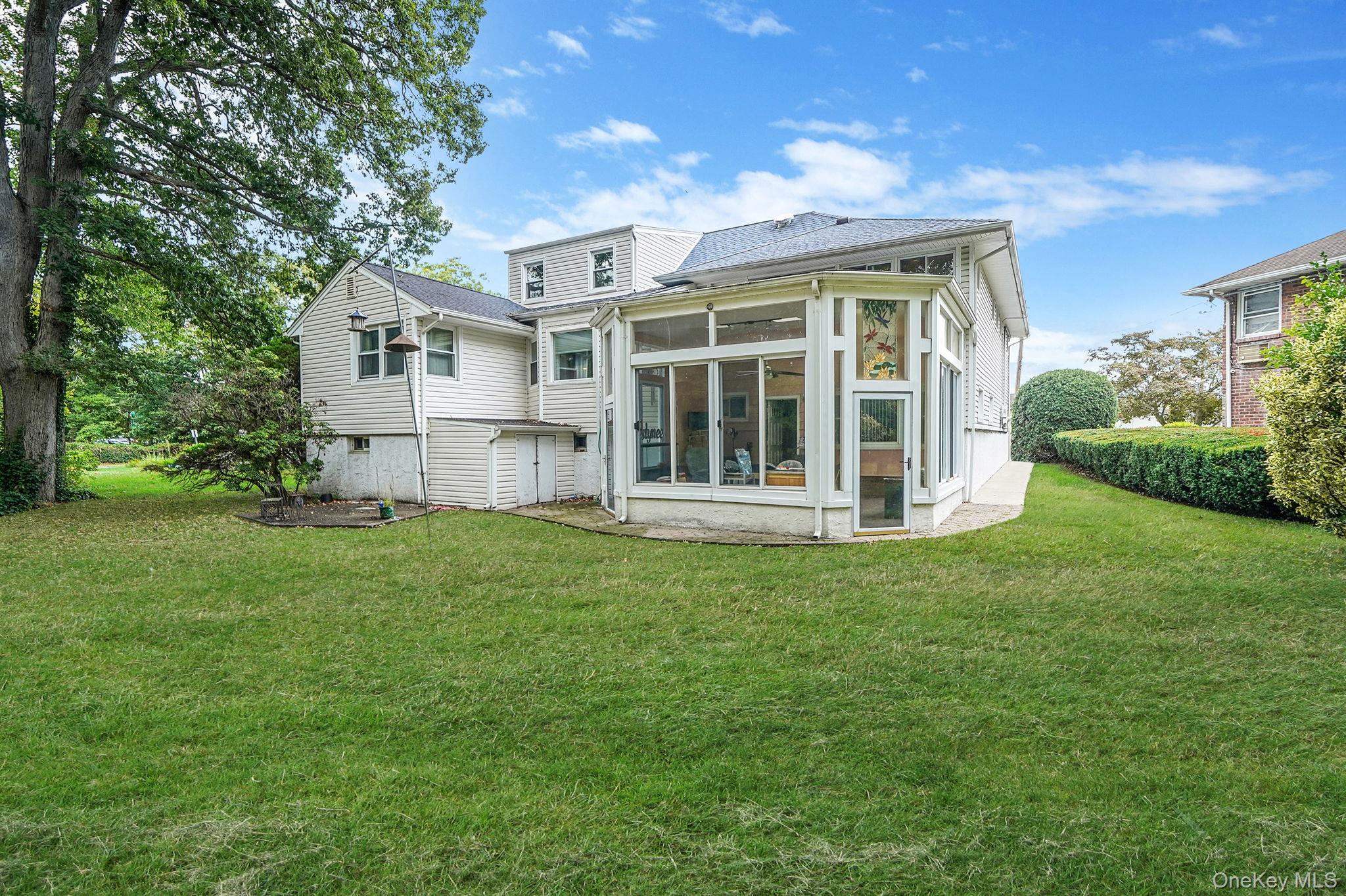 7 Wilbur Lane, Roosevelt, NY 11575