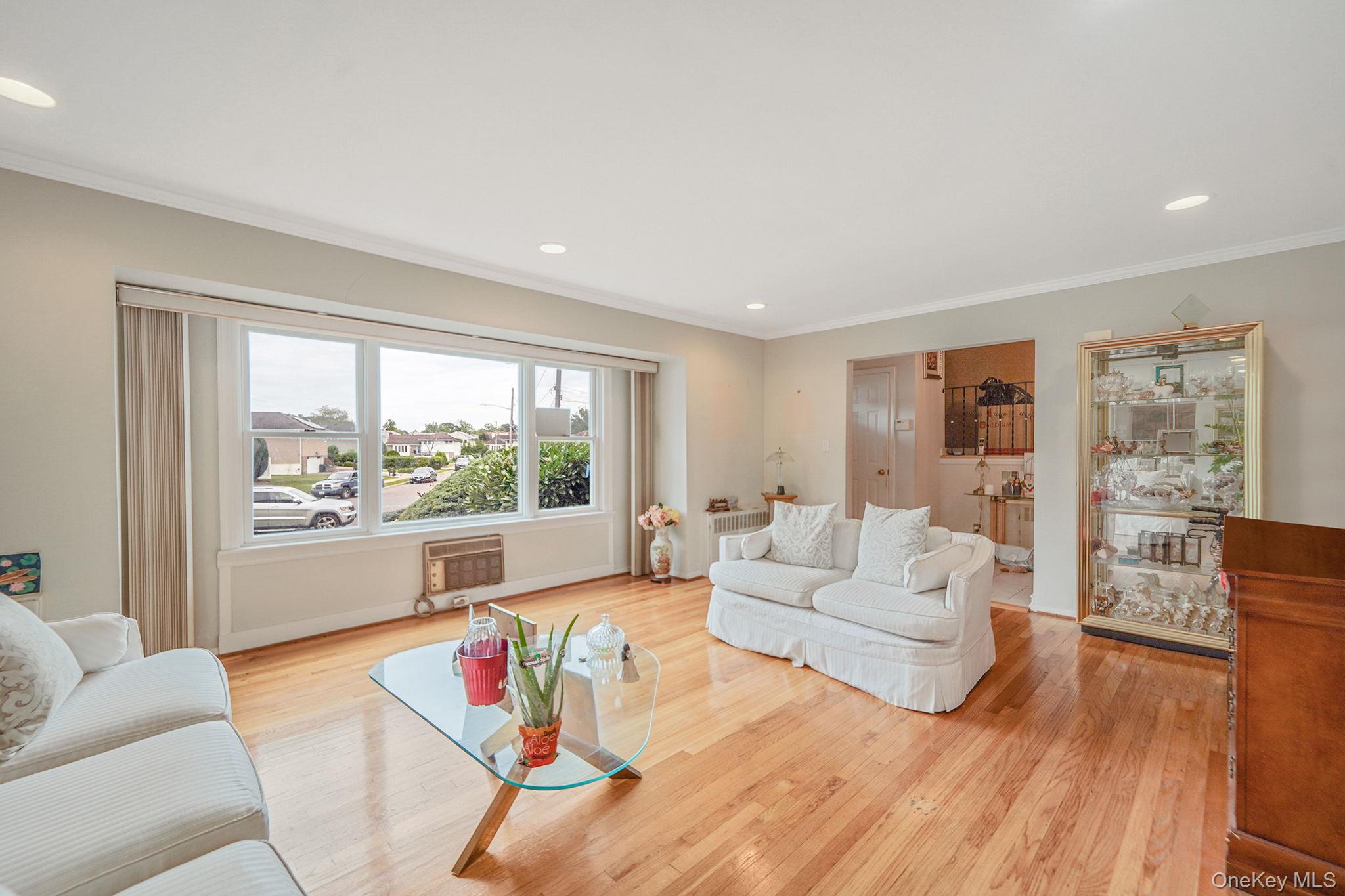 7 Wilbur Lane, Roosevelt, NY 11575