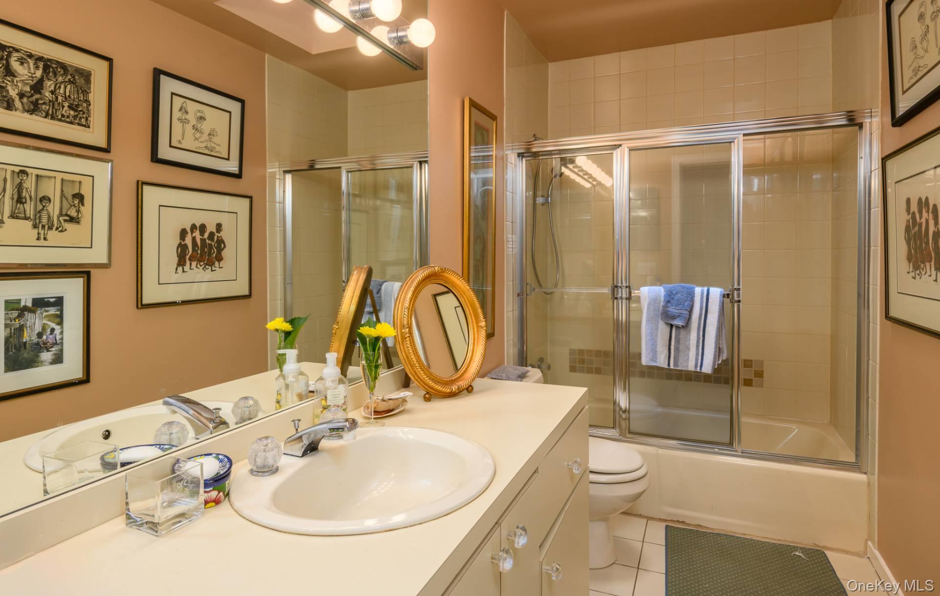 21 Woodland Way, Quogue, NY 11959