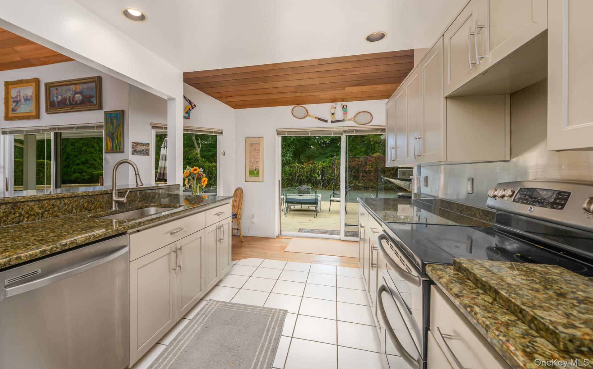 21 Woodland Way, Quogue, NY 11959