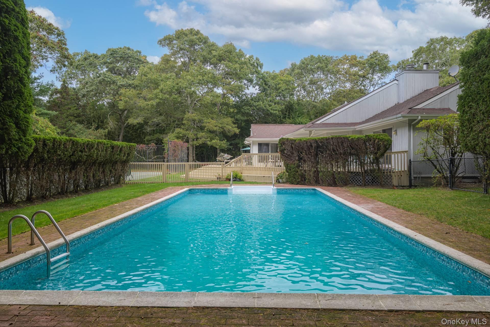 21 Woodland Way, Quogue, NY 11959