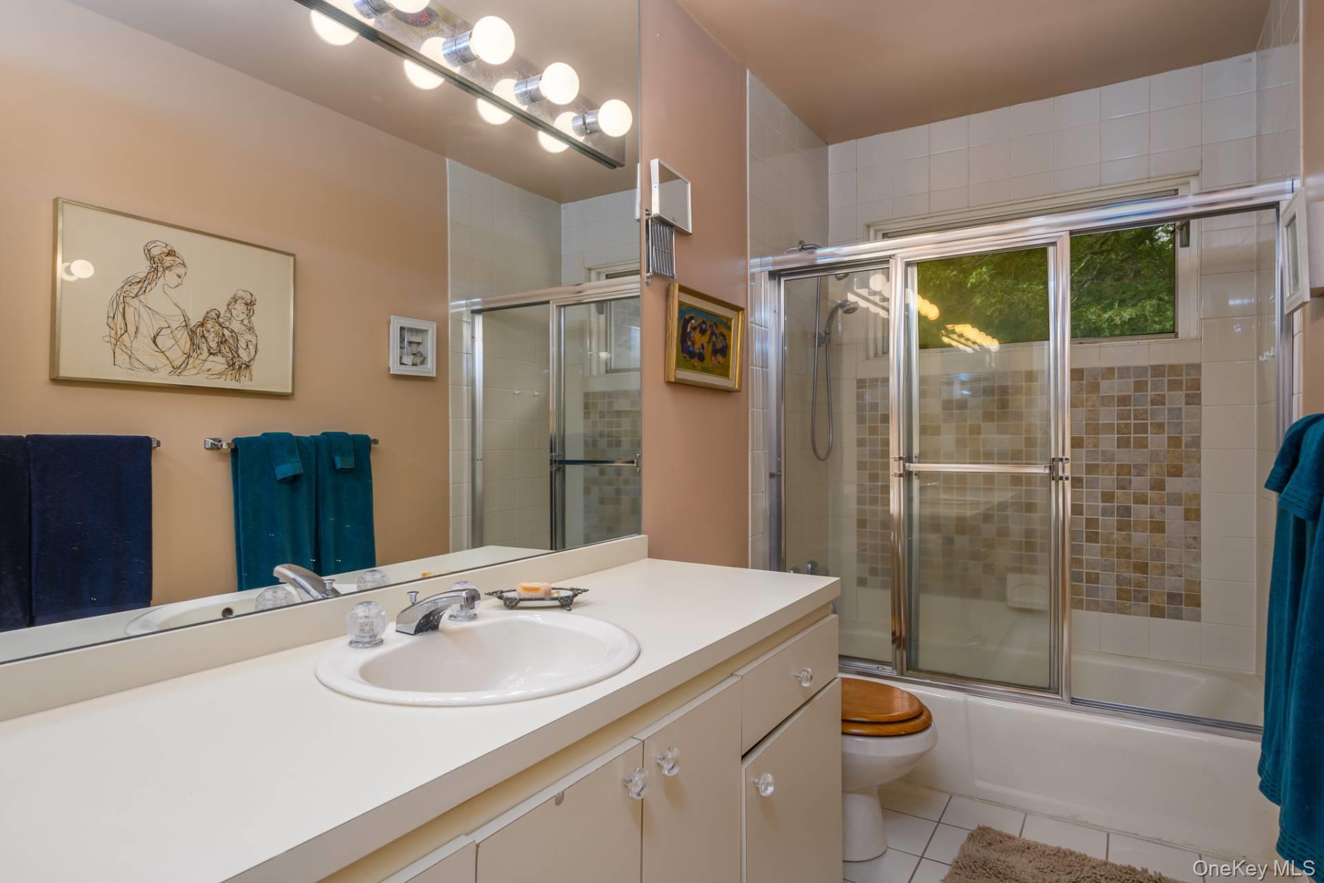 21 Woodland Way, Quogue, NY 11959