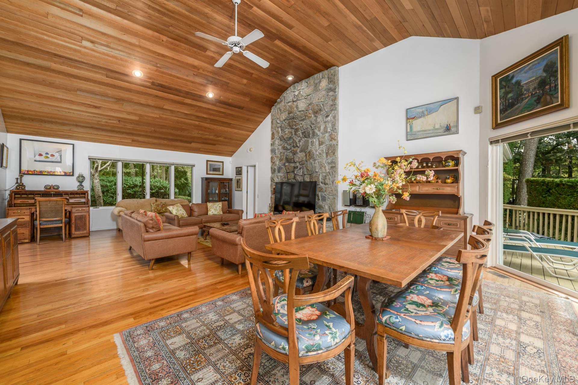 21 Woodland Way, Quogue, NY 11959