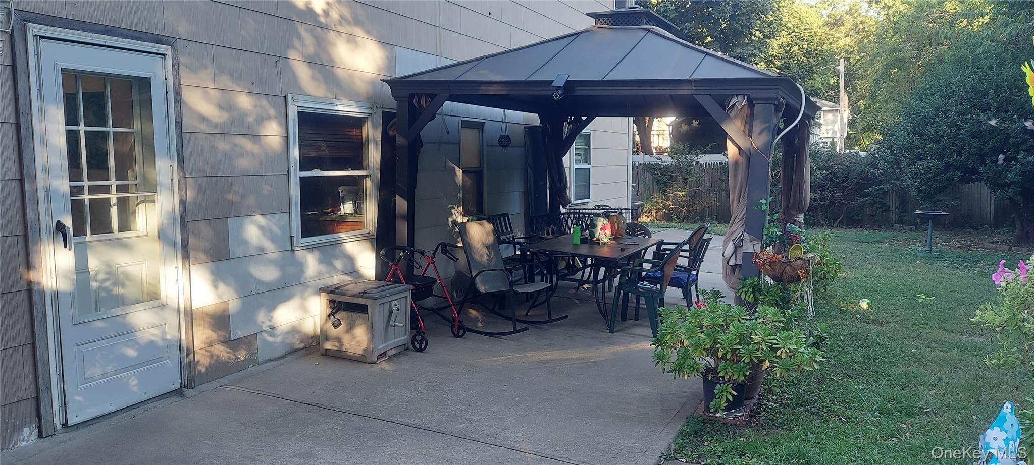 147 S Montgomery Street, Valley Stream, NY 11580