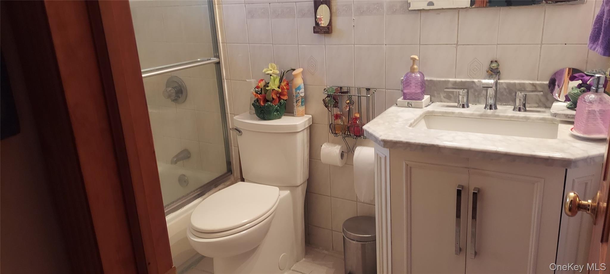 147 S Montgomery Street, Valley Stream, NY 11580