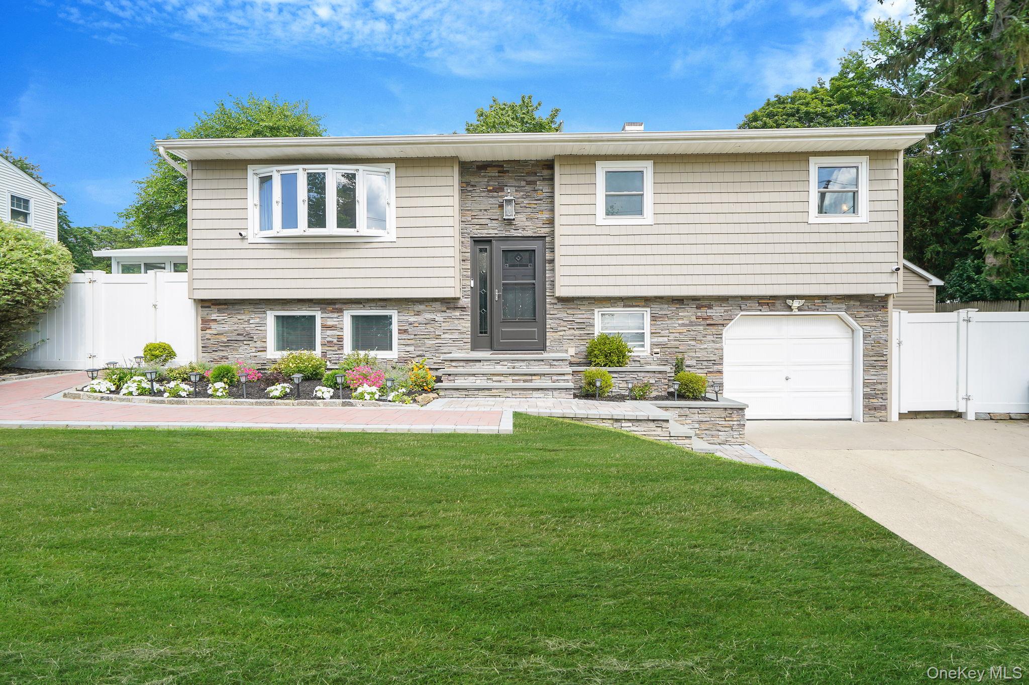 7 Weldon Lane, Farmingville, NY 11738