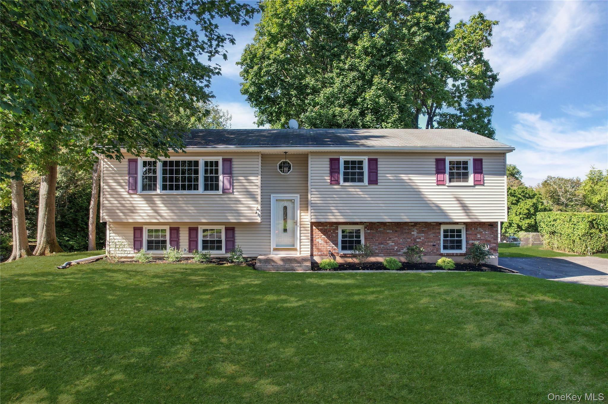 11 Mein Drive, New City, NY 10956