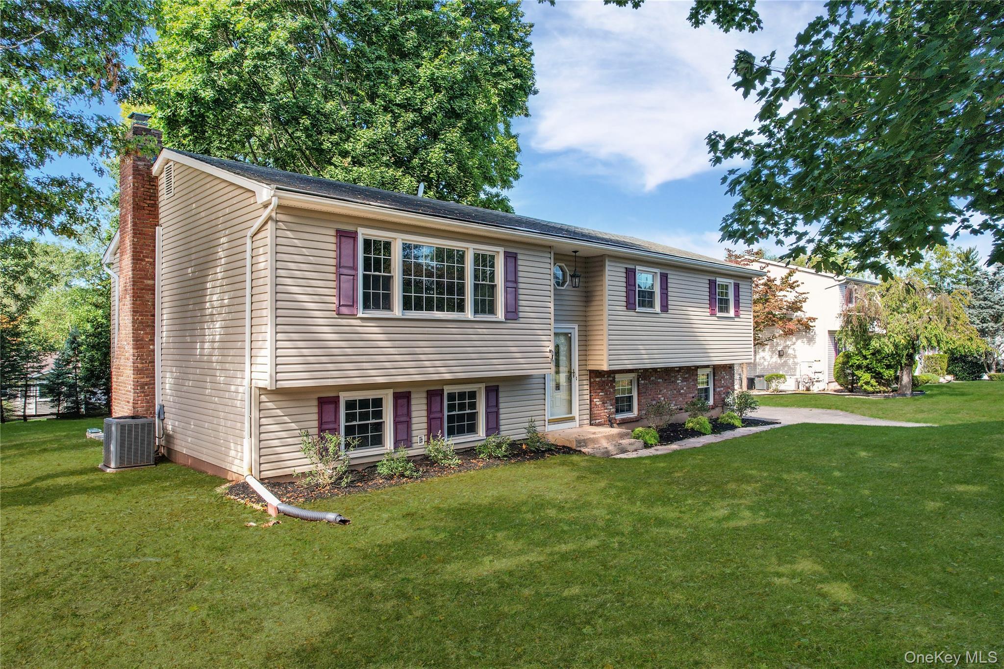 11 Mein Drive, New City, NY 10956