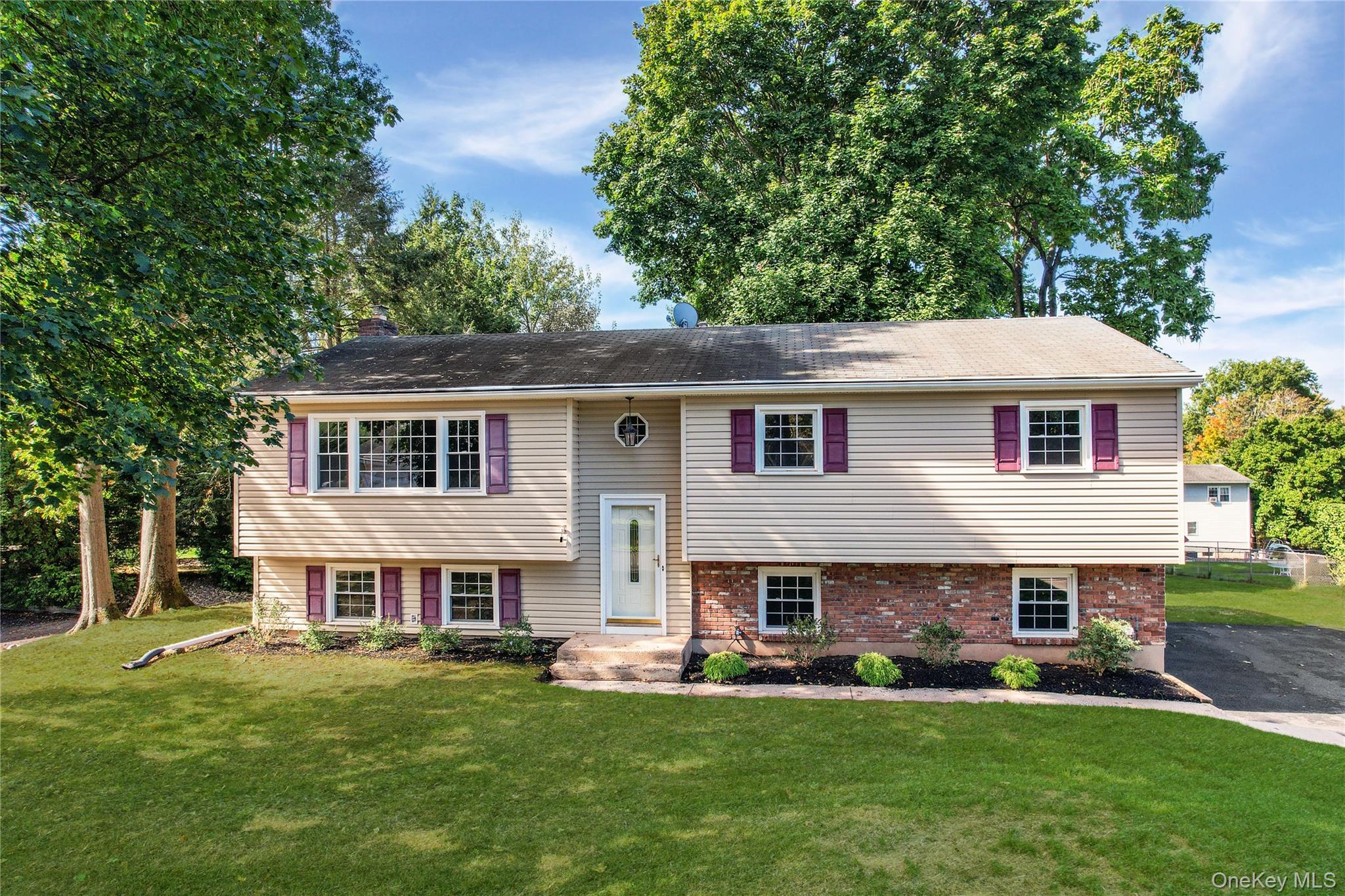 11 Mein Drive, New City, NY 10956